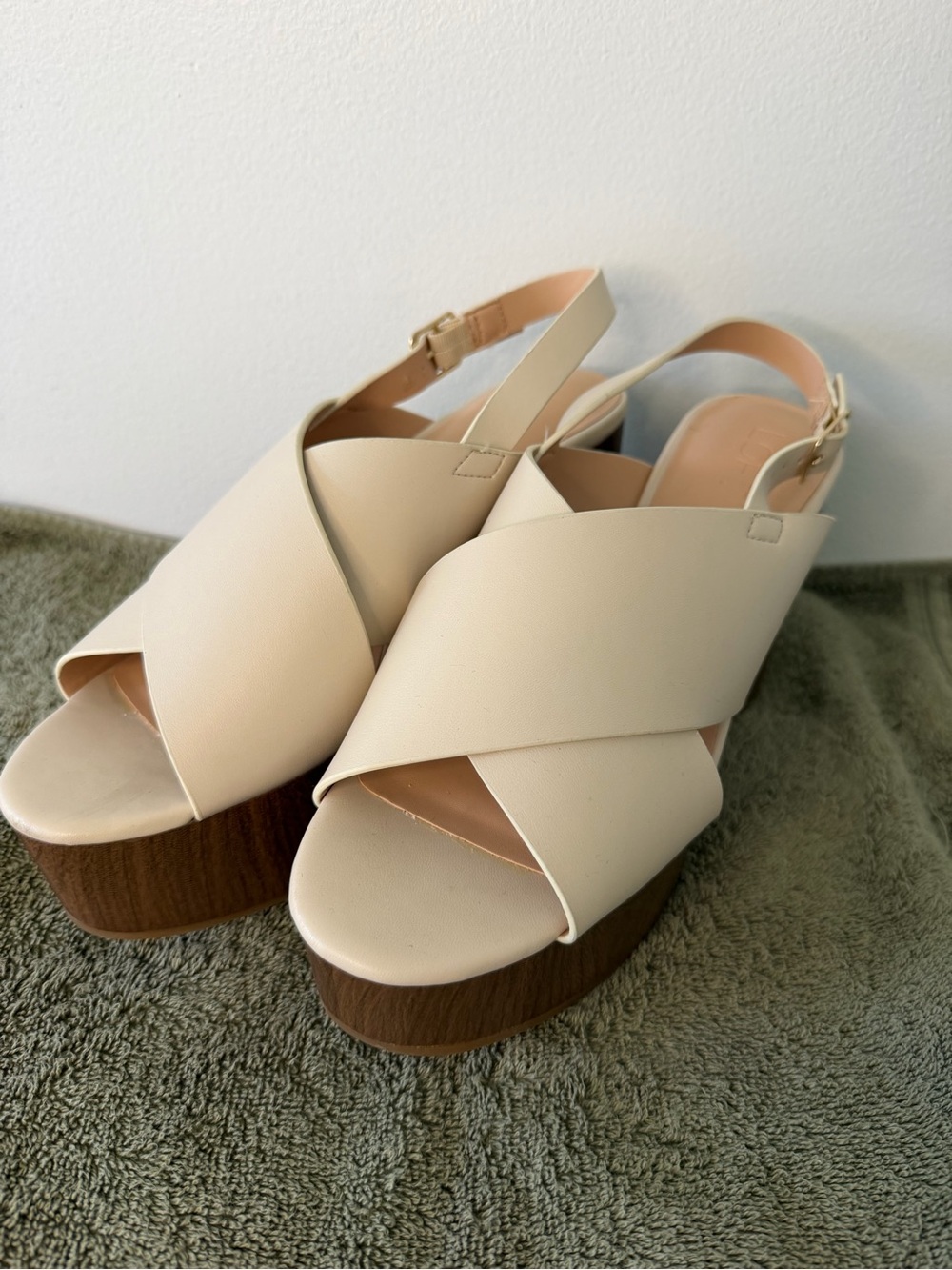 Loft Crossover platform Sandals